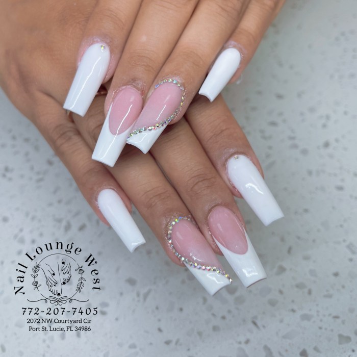5th nail lounge west town mall
